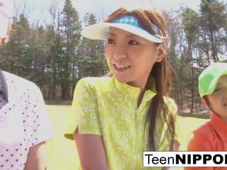 Cantik warga asia remaja kanak-kanak perempuan bermain yang permainan daripada jalur golf: hd lucah 0e